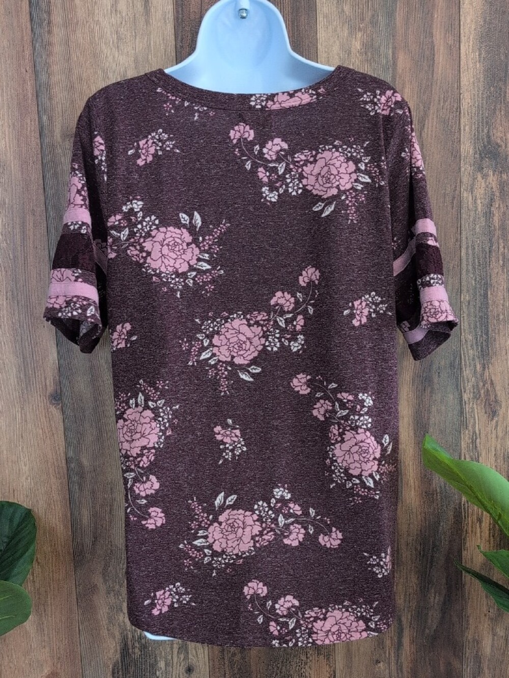 Maurices 24/7 Floral Short Sleeve Knit Lace Sleeve Detail Top L 593A - Picture 4 of 6